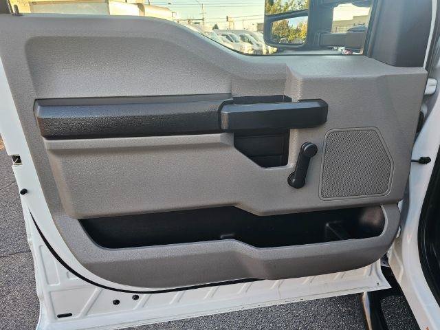 Used 2018 Ford F550 2WD Regular Cab Super Duty image 25