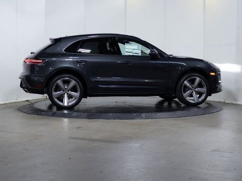 Certified 2025 Porsche Macan image 8