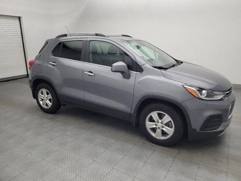 Used 2020 Chevrolet Trax LT w/ Sun & Sound Package FWD image 11