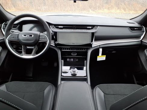 New 2026 Jeep Grand Cherokee Altitude AWD/4WD image 4
