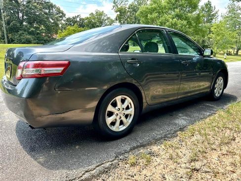 Used 2011 Toyota Camry image 5