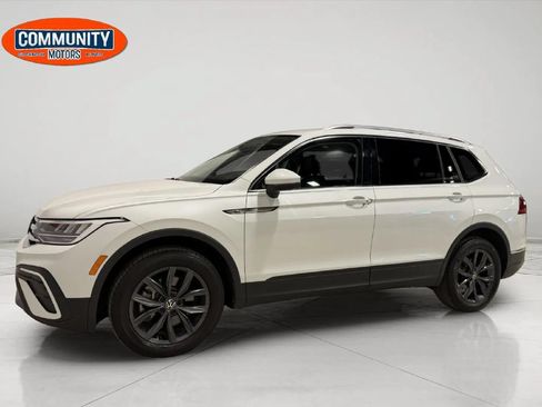 Used 2023 Volkswagen Tiguan SE AWD/4WD image 3