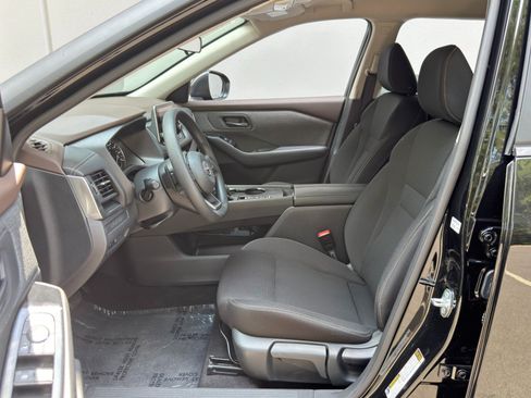 Used 2023 Nissan Rogue S FWD image 15