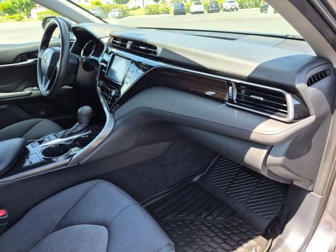 Used 2019 Toyota Camry LE FWD image 20