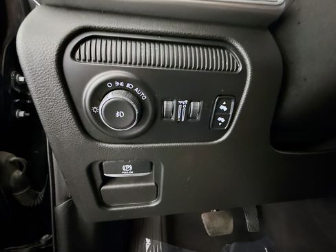 Used 2024 Jeep Wagoneer L Series II RWD image 46