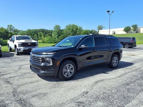 Used 2025 Chevrolet Traverse LT AWD/4WD image 46