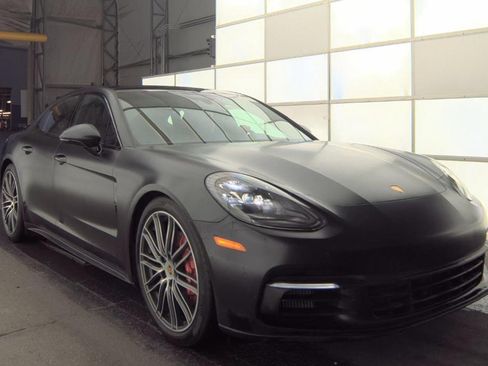 Used 2018 Porsche Panamera 4S image 2