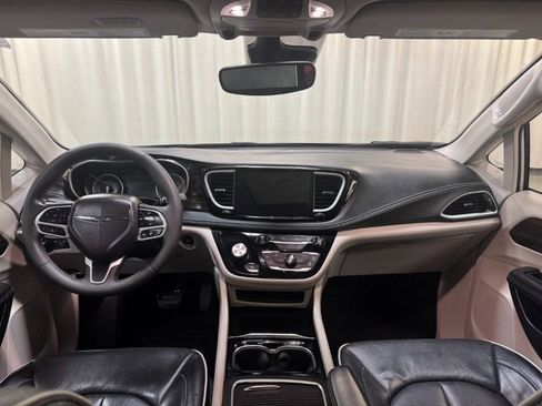Used 2024 Chrysler Pacifica Limited image 22