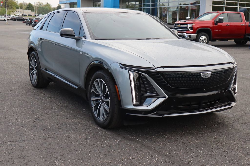Used 2024 Cadillac Lyriq Sport RWD image 2