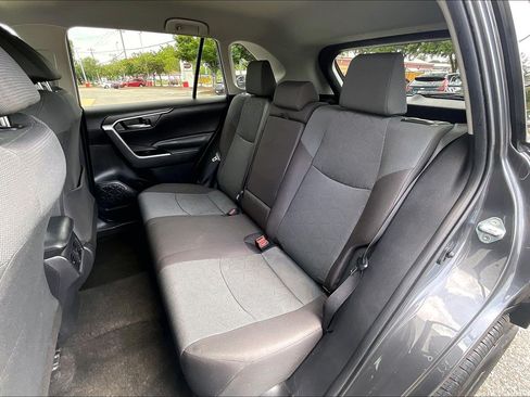 Used 2024 Toyota RAV4 XLE FWD image 30