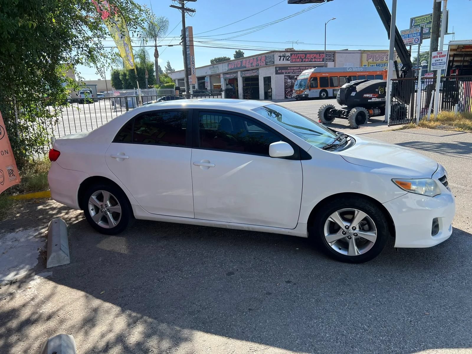 Used 2013 Toyota Corolla LE w/ Premium Pkg FWD image 4
