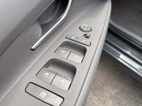 New 2025 Hyundai Elantra SEL FWD image 17