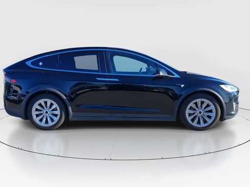 Used 2017 Tesla Model X 75D image 4