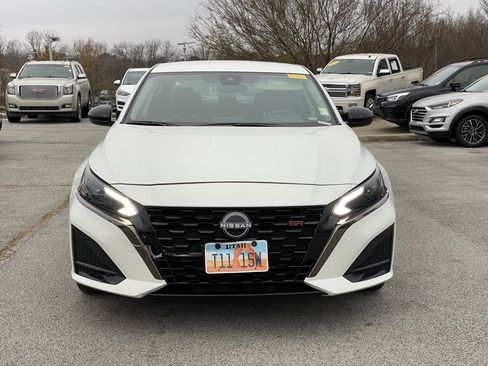 Used 2024 Nissan Altima 2.5 SR image 2