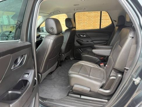Used 2020 Chevrolet Traverse LT w/ Driver Confidence II Package AWD/4WD image 11