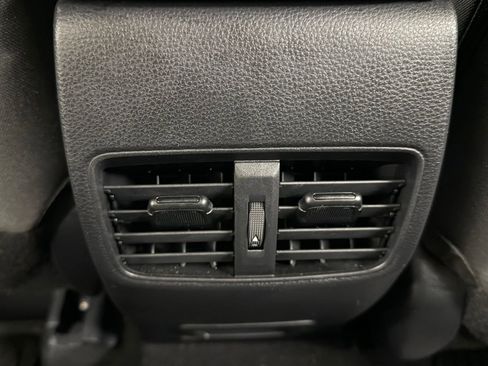 Used 2024 Toyota Corolla Cross LE w/ Moonroof Package image 21