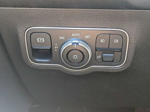 Used 2025 Mercedes-Benz GLB 250 image 25