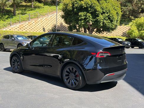 Used 2024 Tesla Model Y Performance AWD/4WD image 3