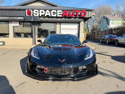 Used 2015 Chevrolet Corvette Z06 w/ 3LZ Preferred Equipment Group image 2
