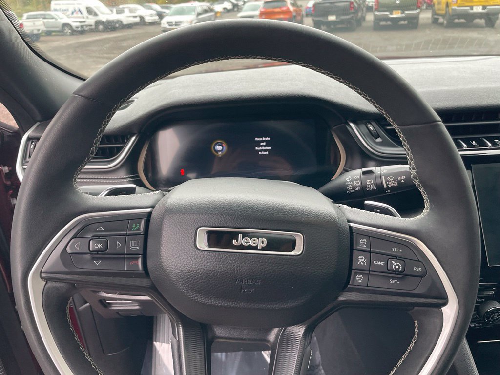 Used 2023 Jeep Grand Cherokee Altitude AWD/4WD image 19