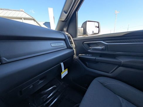 New 2026 RAM 1500 4x4 Crew Cab image 37