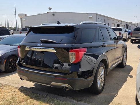 Used 2021 Ford Explorer Limited w/ Equipment Group 301A RWD image 6