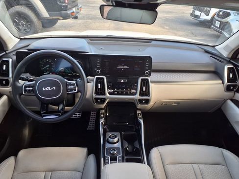 Certified 2024 Kia Sorento SX Prestige w/ Panoramic Sunroof Package AWD/4WD image 3