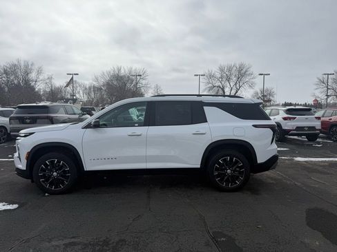 Used 2025 Chevrolet Traverse LT w/ Sun and Wheel Package image 2