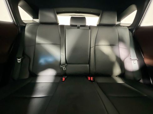 Used 2022 Toyota Venza XLE image 33