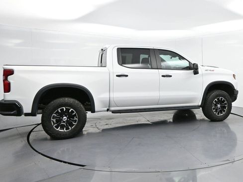 Used 2023 Chevrolet Silverado 1500 ZR2 w/ Technology Package AWD/4WD image 8