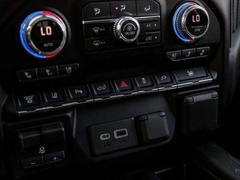 Used 2022 GMC Sierra 3500 Denali w/ Technology Package image 59