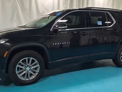 Used 2022 Chevrolet Traverse LT FWD image 1
