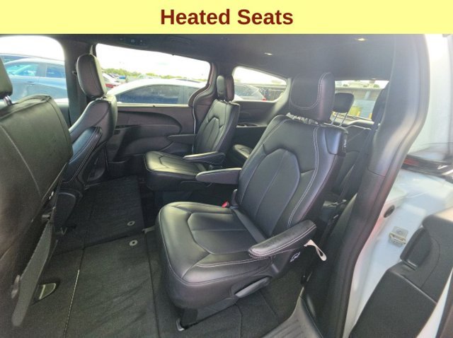 Used 2026 Chrysler Pacifica Select FWD image 13