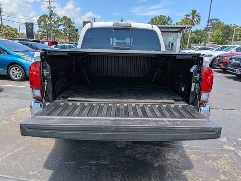 Used 2018 Toyota Tacoma TRD Off-Road AWD/4WD image 14