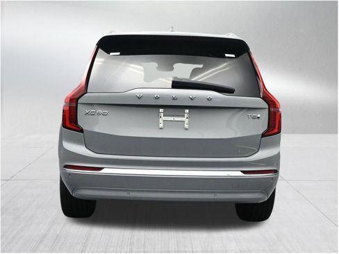 Used 2025 Volvo XC90 T8 Plus AWD/4WD image 4
