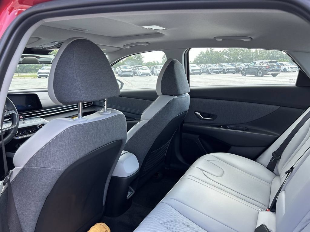 New 2025 Hyundai Elantra Limited FWD image 20