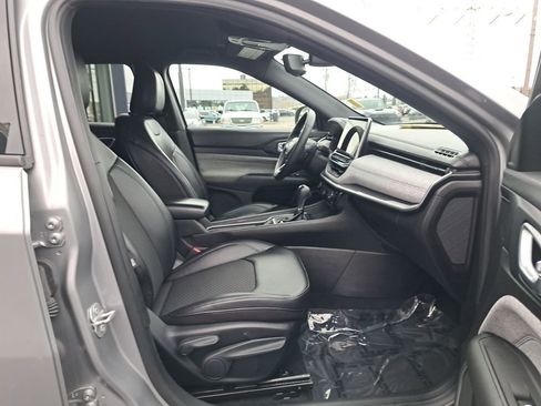 Used 2023 Jeep Compass Latitude image 17