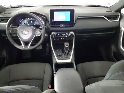 Used 2024 Toyota RAV4 SE image 15