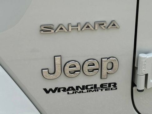 Used 2019 Jeep Wrangler Unlimited Sahara AWD/4WD image 47