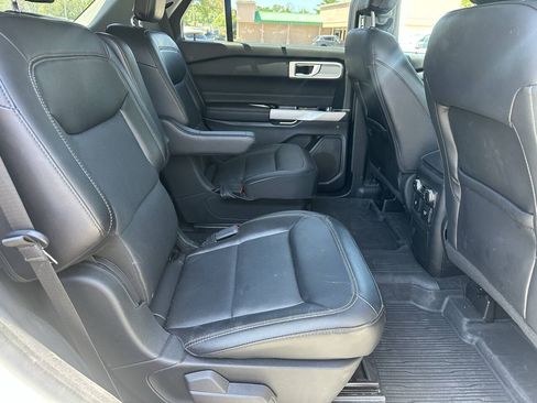Used 2022 Ford Explorer Limited w/ Hybrid Equipment Group 310A RWD image 16