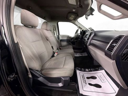 Used 2017 Ford F250 XLT w/ Snow Plow Prep Package image 25