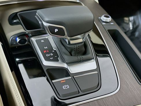 Used 2021 Audi Q5 Premium Plus image 7