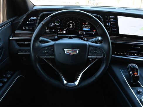 Used 2024 Cadillac Escalade Premium Luxury image 10
