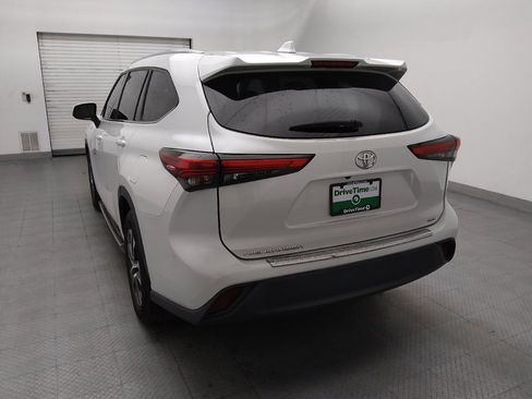 Used 2022 Toyota Highlander XLE FWD image 6