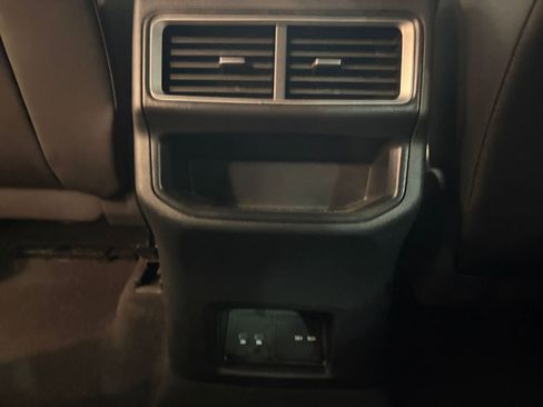 Used 2025 Volkswagen Atlas Cross Sport SE image 25