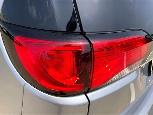 Used 2019 Chrysler Pacifica Limited w/ Advanced Safetytec Group FWD image 28