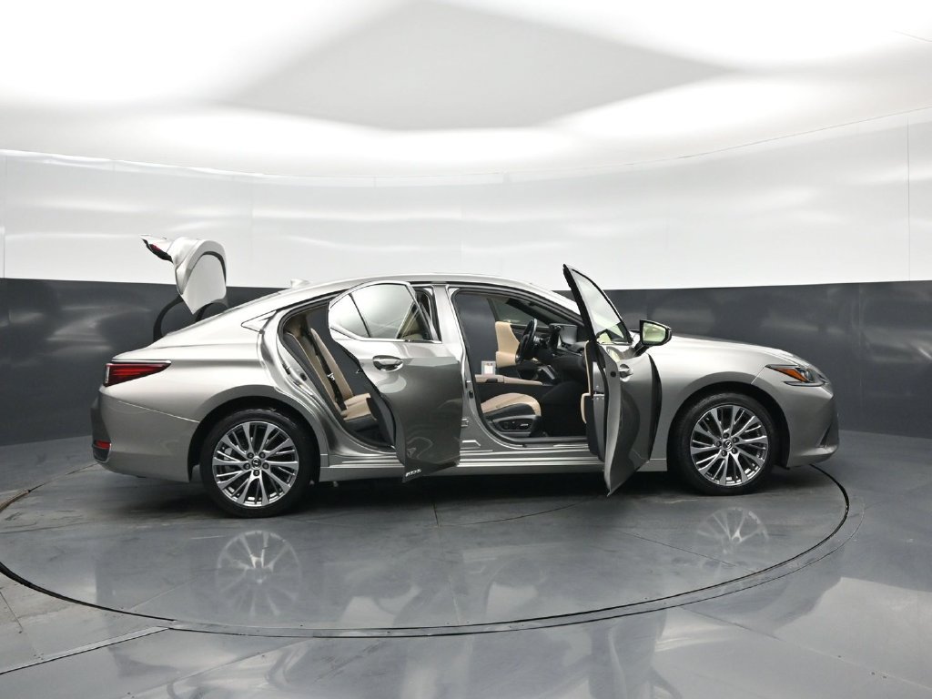 Used 2019 Lexus ES 300h w/ Premium Package FWD image 4