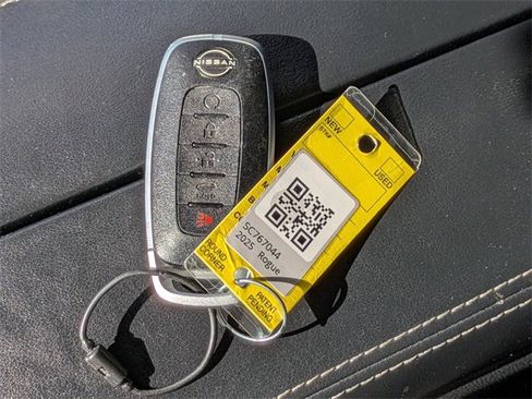 Used 2025 Nissan Rogue SV image 35