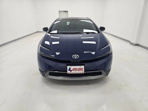 Used 2025 Toyota Prius XLE image 3