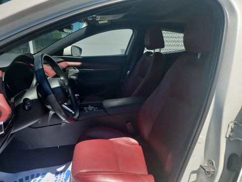Used 2019 MAZDA MAZDA3 Hatchback w/ Premium Package FWD image 3